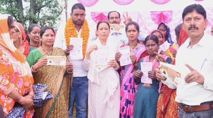 Panchayat chunav:-अल्मोड़ा जनपद में कैबिनेट मंत्री रेखा आर्या ने किया चुनाव प्रचार कहा-पंक्ति के अंतिम व्यक्ति तक पहुंचा विकास