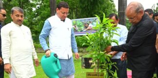 Haldwani:-‘एक पेड़ माँ के नाम’अभियान के अंतर्गत सीएम धामी ने किया वृक्षारोपण,पर्यावरण संरक्षण का दिया संदेश