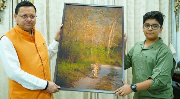 Dehradun:-वाइल्ड लाइफ फोटोग्राफर शौर्य प्रताप बिष्ट ने की सीएम धामी से भेट,मुख्यमंत्री ने किया सम्मानित