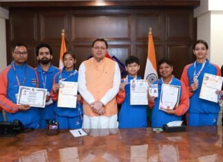 New Delhi:-साउथ एशियन कराटे चैंपियनशिप में पदक जितने वाले अनामिका,मैत्री एवं क्रियांश को सीएम धामी ने किया सम्मानित