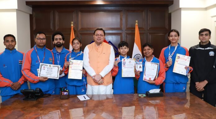 New Delhi:-साउथ एशियन कराटे चैंपियनशिप में पदक जितने वाले अनामिका,मैत्री एवं क्रियांश को सीएम धामी ने किया सम्मानित