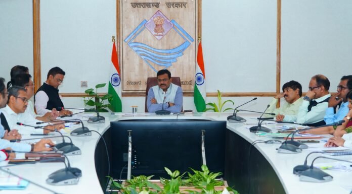 UTTARAKHAND:-मुख्य सचिव आनंद बर्धन की अध्यक्षता में हुई विभिन्न विभागों के जनपदों से संबंधित प्रकरणों के निस्तारण के संबंध में जिलाधिकारियों और जनपद के संबंधित अधिकारियों के साथ वर्चुअल समीक्षा बैठक