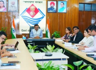 UTTARAKHAND:-मुख्य सचिव आनंद बर्धन ने की प्रधानमंत्री ग्राम सड़क योजना की समीक्षा,संबंधित अधिकारियों ने प्रस्तुत किया वित्तीय और भौतिक प्रगति का प्रेजेंटेशन