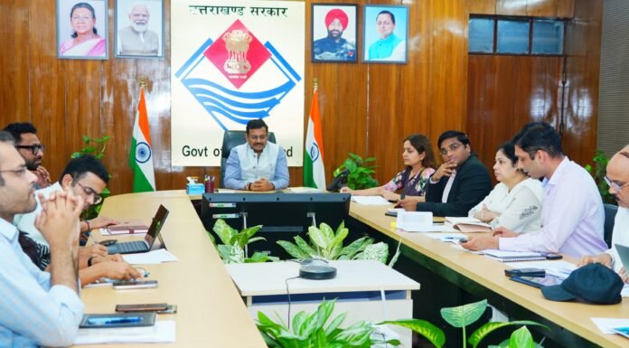 UTTARAKHAND:-मुख्य सचिव आनंद बर्धन ने की प्रधानमंत्री ग्राम सड़क योजना की समीक्षा,संबंधित अधिकारियों ने प्रस्तुत किया वित्तीय और भौतिक प्रगति का प्रेजेंटेशन