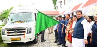 Champawat:-मुख्यमंत्री पुष्कर धामी ने टनकपुर से कैलाश मानसरोवर यात्रा के पहले दल को हरी झंडी दिखाकर किया रवाना
