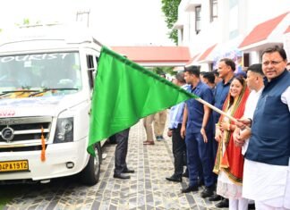 Champawat:-मुख्यमंत्री पुष्कर धामी ने टनकपुर से कैलाश मानसरोवर यात्रा के पहले दल को हरी झंडी दिखाकर किया रवाना