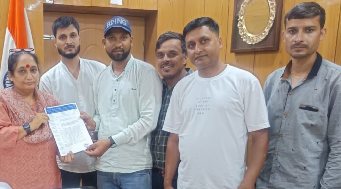 Dehradun:-उत्तराखंड जल संस्थान संविदा श्रमिक संघ के प्रतिनिधिमंडल ने विधानसभा अध्यक्ष ऋतु खण्डूडी भूषण से की भेंट,समस्याओं के समाधान का मिला भरोसा