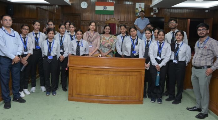 Dehradun:-स्वामी राम हिमालयन विश्वविद्यालय के शोधार्थियों का उत्तराखंड विधानसभा में शैक्षणिक भ्रमण,लाइब्रेरी में संसदीय दस्तावेज़ों,नीति निर्माण व पर्यावरण विषयक साहित्य का किया गहन अध्ययन