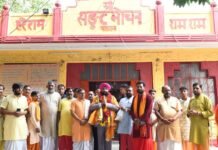 Lucknow:-उत्तराखंड के राज्यपाल गुरमीत सिंह ने हनुमान सेतु मंदिर में हनुमान जी के दर्शन कर पूजन-अर्चना कर की प्रदेश व देशवासियों की सुख,समृद्धि और उत्तम स्वास्थ्य की कामना