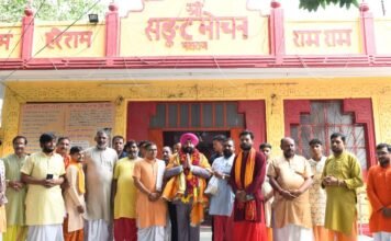 Lucknow:-उत्तराखंड के राज्यपाल गुरमीत सिंह ने हनुमान सेतु मंदिर में हनुमान जी के दर्शन कर पूजन-अर्चना कर की प्रदेश व देशवासियों की सुख,समृद्धि और उत्तम स्वास्थ्य की कामना