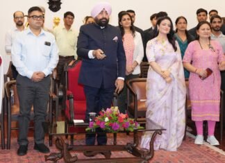 Dehradun:-राज्यपाल गुरमीत सिंह ने राजभवन में ‘महिला सशक्तीकरणःएक चेतना,एक संकल्प’ विषय पर आधारित पॉडकास्ट का किया शुभारंभ