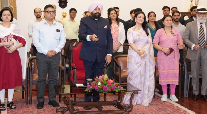 Dehradun:-राज्यपाल गुरमीत सिंह ने राजभवन में ‘महिला सशक्तीकरणःएक चेतना,एक संकल्प’ विषय पर आधारित पॉडकास्ट का किया शुभारंभ