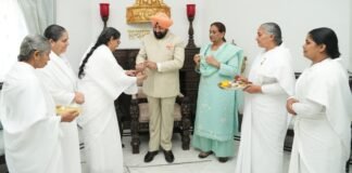 Dehradun:-प्रजापिता ब्रह्मकुमारी ईश्वरीय विश्वविद्यालय की बहनों,एसओएस चिल्ड्रन विलेज भीमताल,सेपियंस स्कूल विकासनगर तथा हिंदुस्तान स्काउट्स एवं गाइड की छात्राओं ने राज्यपाल गुरमीत सिंह को राखी बांधकर दी शुभकामनाएं