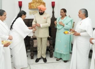 Dehradun:-प्रजापिता ब्रह्मकुमारी ईश्वरीय विश्वविद्यालय की बहनों,एसओएस चिल्ड्रन विलेज भीमताल,सेपियंस स्कूल विकासनगर तथा हिंदुस्तान स्काउट्स एवं गाइड की छात्राओं ने राज्यपाल गुरमीत सिंह को राखी बांधकर दी शुभकामनाएं