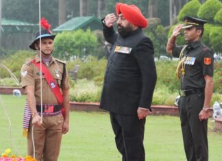 Dehradun:-79वें स्वतंत्रता दिवस के अवसर पर राजभवन में राज्यपाल लेफ्टिनेंट जनरल गुरमीत सिंह किया ने ध्वजारोहण