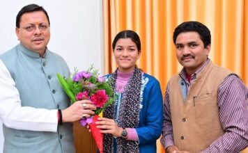 Gairsain:-मुख्यमंत्री आदर्श ग्राम सारकोट की ग्राम प्रधान प्रियंका नेगी ने सीएम धामी से की भेंट,सारकोट में हुए विभिन्न विकास कार्यों के लिए मुख्यमंत्री का व्यक्त किया आभार
