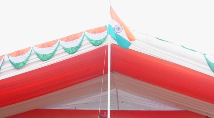 UTTARAKHAND:-79वें स्वतंत्रता दिवस पर सीएम धामी ने देहरादून में राज्य के मुख्य कार्यक्रम में किया ध्वजारोहण,स्वतंत्रता संग्राम सेनानियों के परिजनों को किया सम्मानित