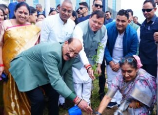 Gairsain:-सीएम धामी और विधानसभा अध्यक्ष ने गैरसैंण ‘भराड़ीसैंण’में ‘एक पेड़ माँ के नाम’अभियान के तहत किया पौधा रोपण