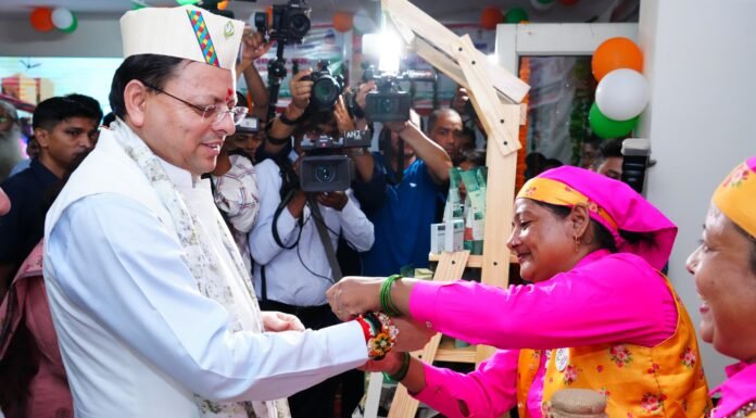 Dehradun:-सीएम धामी ने मुख्यमंत्री सशक्त बहना उत्सव योजना अन्तर्गत राज्य स्तरीय कार्यक्रम का समस्त 95 विकासखंडो में शुभारम्भ एवं महिला स्वयं सहायता समूहों द्वारा रक्षाबन्धन पर्व हेतु लगाये गये स्टॉलों का किया अवलोकन