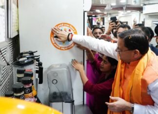 Dehradun:-मुख्यमंत्री धामी ने पलटन बाजार देहरादून में आयोजित ‘स्वदेशी अपनाओ,राष्ट्र को आगे बढ़ाओ’अभियान का किया नेतृत्व