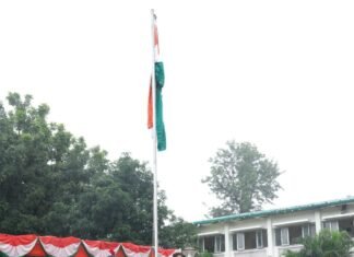 Dehradun:-79वें स्वतंत्रता दिवस के अवसर पर मुख्य सचिव आनन्द बर्द्धन ने सचिवालय में आयोजित कार्यक्रम में किया ध्वजारोहण