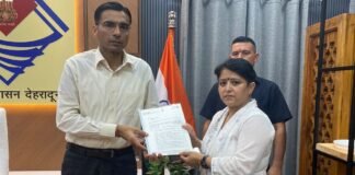 Dehradun:-उत्तराखंड प्रदेश महिला कांग्रेस अध्यक्ष ज्योति रौतेला के नेतृत्व में महिला कांग्रेस प्रतिनिधिमंडल ने जिलाधिकारी एवं नगर निगम के मेयर सौरभ थपलियाल से मुलाकात कर की धर्मपुर विधानसभा क्षेत्र के कारगी स्थित कूडा प्रबन्धन यार्ड को अन्यत्र स्थानान्तरित करने की मांग