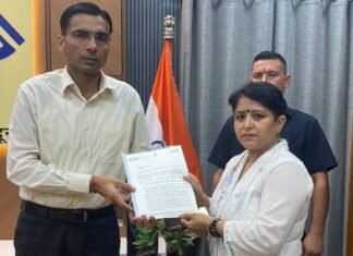 Dehradun:-उत्तराखंड प्रदेश महिला कांग्रेस अध्यक्ष ज्योति रौतेला के नेतृत्व में महिला कांग्रेस प्रतिनिधिमंडल ने जिलाधिकारी एवं नगर निगम के मेयर सौरभ थपलियाल से मुलाकात कर की धर्मपुर विधानसभा क्षेत्र के कारगी स्थित कूडा प्रबन्धन यार्ड को अन्यत्र स्थानान्तरित करने की मांग