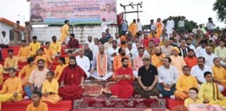 Haridwar:-अक्षय सिंघी घाट पर भव्य गंगा पूजन एवं आरती का आयोजन,हरिद्वार सांसद त्रिवेन्द्र रावत ने सहभागिता कर की मां गंगा से प्रदेश और देश की समृद्धि, सुख-शांति एवं कल्याण की प्रार्थना