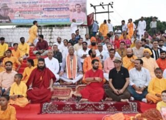 Haridwar:-अक्षय सिंघी घाट पर भव्य गंगा पूजन एवं आरती का आयोजन,हरिद्वार सांसद त्रिवेन्द्र रावत ने सहभागिता कर की मां गंगा से प्रदेश और देश की समृद्धि, सुख-शांति एवं कल्याण की प्रार्थना