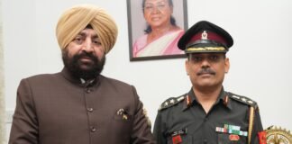 Dehradun:-राज्यपाल गुरमीत सिंह से कर्नल संजीव दत्ताना,मिलिट्री डेंटल सेंटर देहरादून ने की शिष्टाचार भेंट
