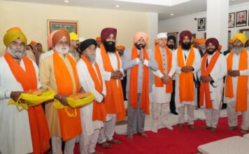 UTTARAKHAND:-राज्यपाल गुरमीत सिंह के राज्यपाल पद पर चार वर्ष पूर्ण होने के उपलक्ष्य में राजभवन में आयोजित तीन दिवसीय अखण्ड पाठ का विधिवत समापन