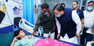 Dehradun:-मुख्यमंत्री पुष्कर सिंह धामी ने किया दून अस्पताल का निरीक्षण,मरीजों से सीधे संवाद कर जानी उनकी स्वास्थ्य सेवाओं की स्थिति