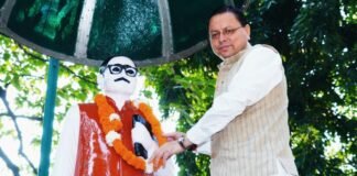 Dehradun:-पंडित दीनदयाल उपाध्याय की जयंती के अवसर पर सीएम धामी ने उनकी प्रतिमा पर माल्यार्पण करते हुए किया उनका स्मरण