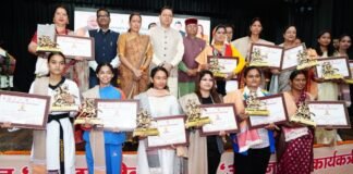 UTTARAKHAND:-13 महिलाओं को तीलू रौतेली और 33 आंगनवाड़ी कार्यकत्रियों को उत्कृष्ट सेवा कार्य सम्मान,सीएम धामी ने कहा-महिला सशक्तिकरण के लिए समर्पण के साथ कार्य करती रहेगी सरकार