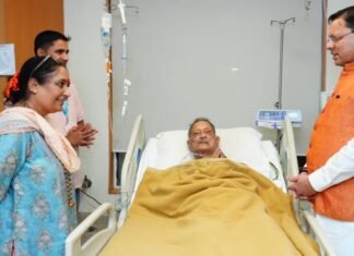 Dehradun:-मैक्स हॉस्पिटल में भर्ती पूर्व मुख्यमंत्री भुवन चंद्र खंडूरी का स्वास्थ्य का हालचाल जानने पहुंचे सीएम धामी