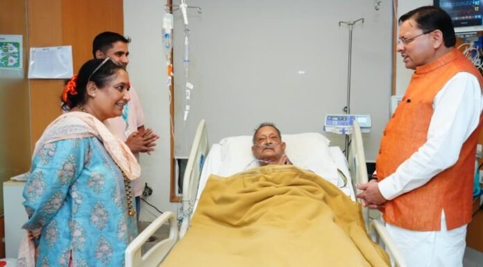 Dehradun:-मैक्स हॉस्पिटल में भर्ती पूर्व मुख्यमंत्री भुवन चंद्र खंडूरी का स्वास्थ्य का हालचाल जानने पहुंचे सीएम धामी