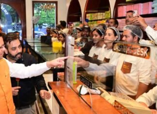 Uttarakhand:-देहरादून में सीएम धामी ने “GST बचत उत्सव” के तहत किया विभिन्न दुकानों का भ्रमण