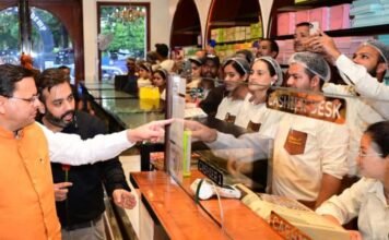 Uttarakhand:-देहरादून में सीएम धामी ने “GST बचत उत्सव” के तहत किया विभिन्न दुकानों का भ्रमण