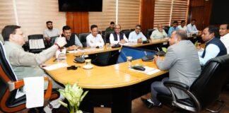 Dehradun:-मुख्यमंत्री पुष्कर सिंह धामी से राज्य में आपदा से हुए नुकसान का जायजा लेने आई भारत सरकार की अन्तर-मंत्रालयी टीम ने की भेंट