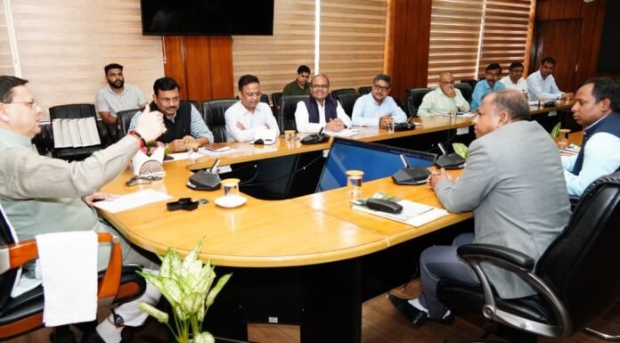 Dehradun:-मुख्यमंत्री पुष्कर सिंह धामी से राज्य में आपदा से हुए नुकसान का जायजा लेने आई भारत सरकार की अन्तर-मंत्रालयी टीम ने की भेंट