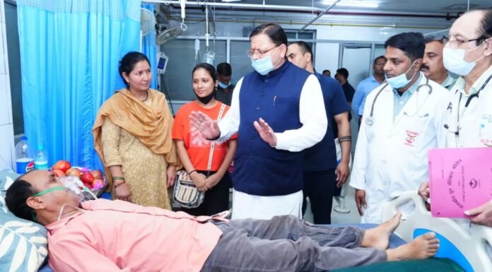 Dehradun:-मुख्यमंत्री पुष्कर सिंह धामी ने जानान दून अस्पताल में भर्ती वरिष्ठ पत्रकार मोहन भुलानी का हालचाल
