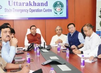 Uttarakhand Disaster:-देहरादून सहित प्रदेशभर में लगातार हो रही अतिवृष्टि के कारण उत्पन्न स्थिति की गंभीरता को देखते हुए सीएम धामी देर रात पहुंचे राज्य आपदा परिचालन केंद्र-कहा आपदा की घड़ी में हर पीड़ित के साथ है सरकार