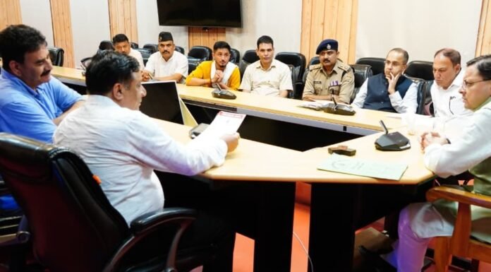 Dehradun:-अपनी विभिन्न मांगों को लेकर राजकीय शिक्षक संघ के पदाधिकारियों ने सीएम धामी से की मुलाकात