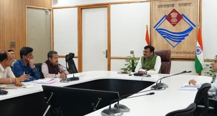 Dehradun:-मुख्य सचिव ने राज्य में वन पर्यटन को प्रोत्साहित करने के लिए अभिनव प्रयास किए जाने और ईको टूरिज्म के विकास हेतु चयनित स्थलों के वन विश्राम गृहों को ईको एवं नेचर कैंप के रूप में विकसित करने के दिए निर्देश