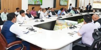 UTTARAKHAND:-मुख्य सचिव ने जिलाधिकारियों से वीडियो कॉन्फ्रेंसिंग के माध्यम से जनपद एवं अधीनस्थ न्यायालयों,पारिवारिक न्यायालयों आदि के आवासीय एवं अनावसिया भवनों के निर्माण हेतु भूमि हस्तांतरण के सम्बन्ध में ली बैठक