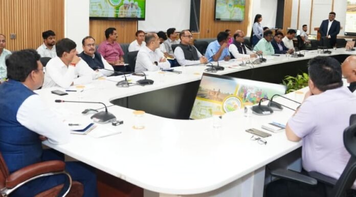 UTTARAKHAND:-मुख्य सचिव ने जिलाधिकारियों से वीडियो कॉन्फ्रेंसिंग के माध्यम से जनपद एवं अधीनस्थ न्यायालयों,पारिवारिक न्यायालयों आदि के आवासीय एवं अनावसिया भवनों के निर्माण हेतु भूमि हस्तांतरण के सम्बन्ध में ली बैठक