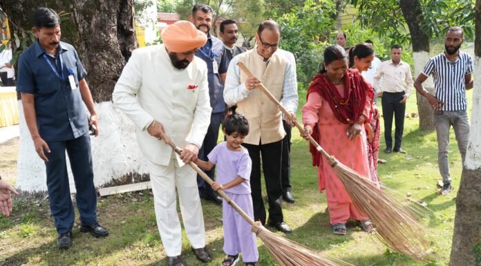 Dehradun:-राज्यपाल गुरमीत सिंह ने ‘सेवा पखवाड़ा’अभियान के अंतर्गत राजभवन परिसर में आयोजित स्वच्छता अभियान में किया प्रतिभाग