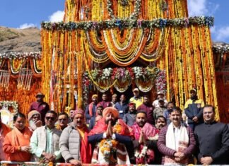 Uttarakhand:-राज्यपाल गुरमीत सिंह ने बदरीनाथ धाम में पूजा अर्चना कर की राज्य और देश की सुख-समृद्धि की कामना