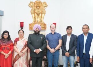 Dehradun:-दून विश्वविद्यालय में प्रोफेसर ऑफ प्रैक्टिस की नियुक्ति की शुरुआत राज्यपाल गुरमीत सिंह से कुलपति प्रो.सुरेखा डंगवाल एवं प्रो.थॉमस श्वाब ने की शिष्टाचार भेंट