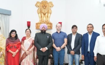 Dehradun:-दून विश्वविद्यालय में प्रोफेसर ऑफ प्रैक्टिस की नियुक्ति की शुरुआत राज्यपाल गुरमीत सिंह से कुलपति प्रो.सुरेखा डंगवाल एवं प्रो.थॉमस श्वाब ने की शिष्टाचार भेंट